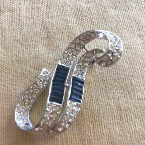 Rhinestone and sapphire silvertone brooch - Picture 4 of 6